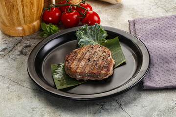 Grilled tuna medallion in the plate