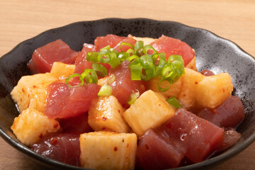 マグロと長芋のキムチ漬け