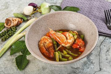 Prawn with asparagus and spices