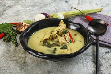 Thai green chicken curry with coconut