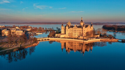 Naklejka premium Schweriner Schloss am Schweriner See UNESCO Welterbe, Residenzensemble, Sehenswürdigkeit
