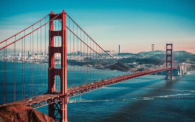 Obraz premium San Francisco Golden Gate Bridge with Alcatraz Island and cable cars