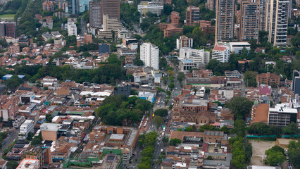 Imagen aérea tomada desde el sur oriente de la ciudad de Medellín, en el barrio Poblado.