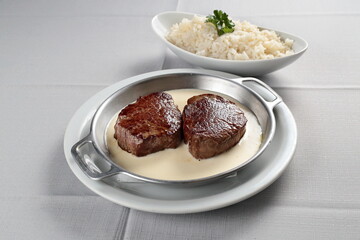 Filet medallions with Catupiry cheese and white rice