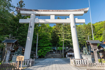 諏訪大社上社前宮の鳥居