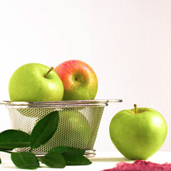 apples in a bowl