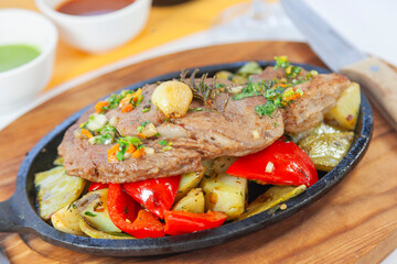 Sirloin Mexicano servido en Sartén 