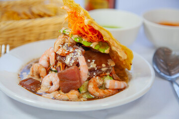 Tostada de Atún y Camaron
