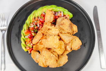 Entrada de botana acompañada de Salsa Pico de Gallo