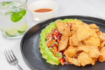 Entrada de botana acompañada de Salsa Pico de Gallo