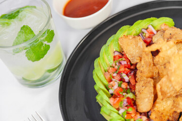 Comida de Entrada Mexicana, Acompañada por Salsa Pico de Gallo