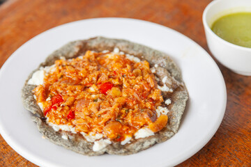 Sope Mexicano, de tinga con queso