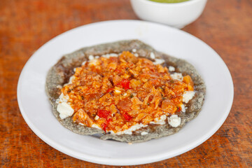 Sope Mexicano, de tinga con queso