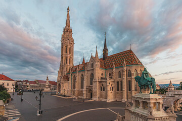 Fototapeta premium Roman Catholic Matthias Church and Fisherman's Bastion in the morning. Budapest