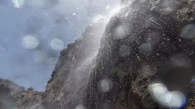 atravesando la cascada de los acantilados de Maro en un kayak, Andaluc&iacute;a