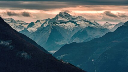 Fototapeta premium Idyllic Mountain View at Golden Hour