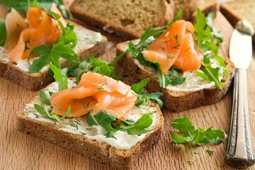 Gourmet Delight: Close-Up 4K Image of an Open Sandwich with Fresh Smoked Salmon, Herb Sour Cream, and Soda Bread
