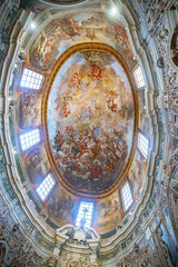 catedral de Tarento con trabajos en taracea de piedra . Interior de la iglesia, Taranto, Apulia,...
