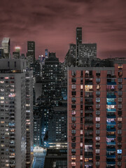 Nocny widok na manhattan z okna drapacza chmur , kolorowany  © Damian