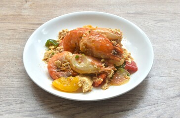 stir fried river shrimp with egg and bell pepper in soy sauce on plate