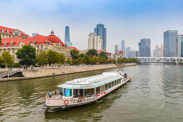 Obraz premium Tourist boat cruising the Haihe river in Tianjin, China