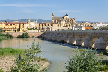 Historic Roman bridge over the Guadalquivir River with the Mezquita (Mosque–Cathedral of Córdoba), Córdoba, Andalusia, Spain