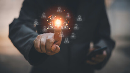 Obraz premium Customer Relationship Management, Businessman with global structure customer network technology, Data exchanges development. customer service, social media. digital marketing online.