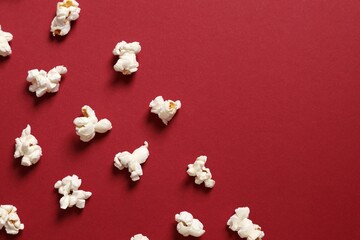 Delicious popcorn on a colored background