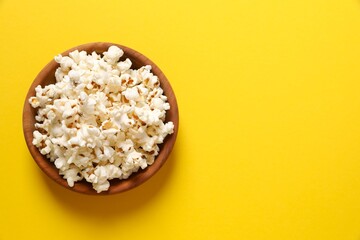 Delicious popcorn on a colored background