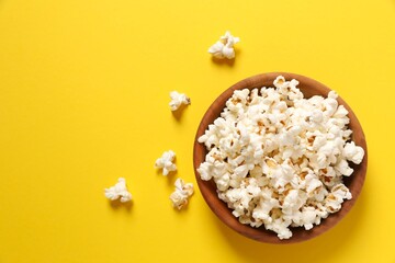 Delicious popcorn on a colored background