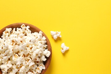 Delicious popcorn on a colored background