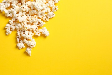 Delicious popcorn on a colored background