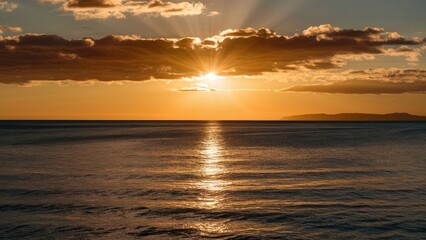 Obraz premium Warm Sunset Glow on Waves