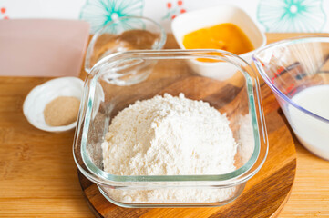 パン作り　強力粉と材料