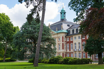 Fototapeta premium Schloss Münster, officially Fürstbischöfliches Schloss Münster, is the schloss built as the residence of the prince-bishop of Münster