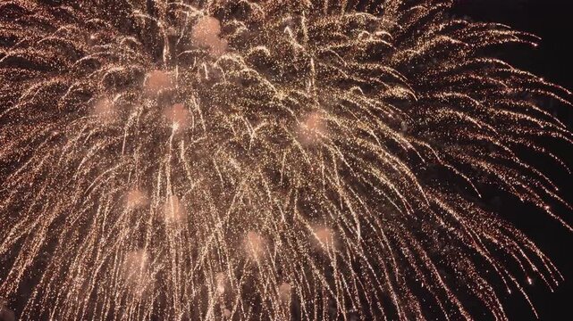 フィナーレの大きな打ち上げ花火