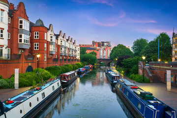 Obraz premium Birmingham canal at sunrise, England