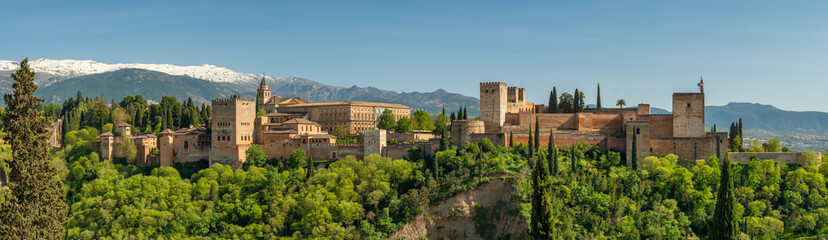 Fototapeta premium Historic Alhambra palace at sunny day in Granada, Andalusia, Spain