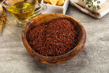 Red raw dry rice gor cooking