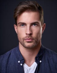 Obraz premium portrait of a man, serious looking to the camera