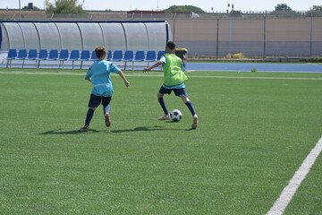 giovani atleti si allenano durante un allenamento di clacio