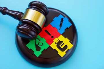 Gavel with puzzle pieces about medicine and medical negligence or malpractice.