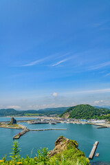 北海道日高の様似漁港とエンルム岬
