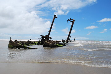 Naklejka premium boat on the beach
