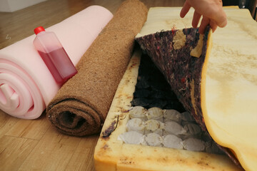 Mattress repair. The internal structure of a spring mattress. Spring block and foam lining. Pocket independent spring mattress