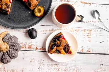 plum and cinnamon pie