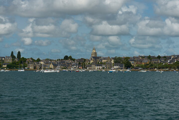 Navigation sur La Rance - Saint-Malo, village de Saint-Suliac