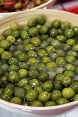 aceitunas verdes aliñadas para aperitivo