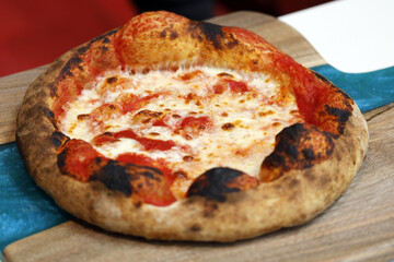 pizza artesanal recién horneada