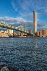 Naklejka premium Manhattan skyline from dumbo, New York, USA.